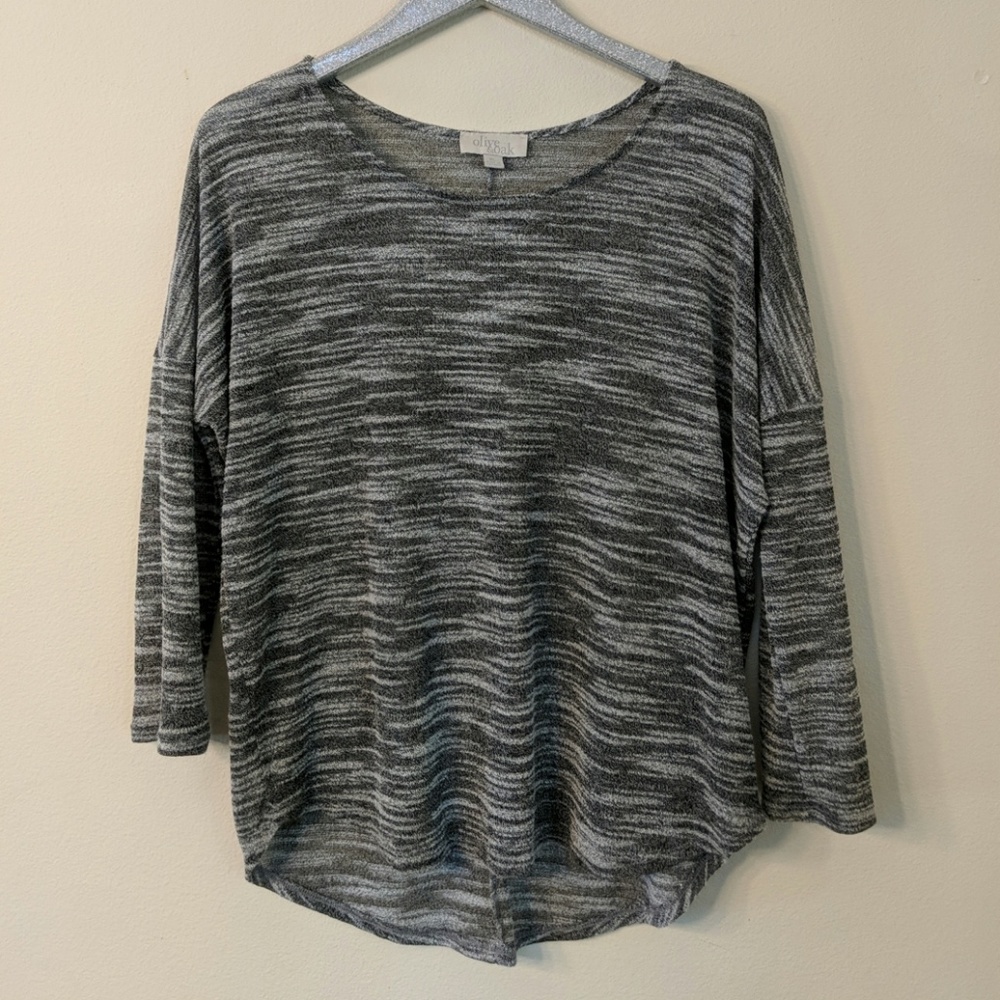 Lightweight 3/4 sleeve knit shirt.